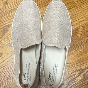 Toms Tan Slip-On Loafers Versatile Comfort